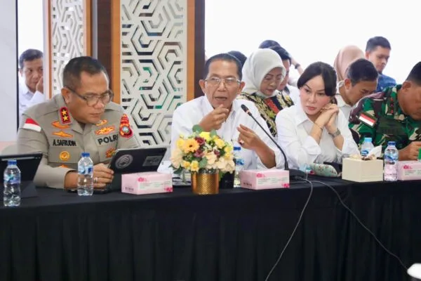 Wali Kota Batam Amsakar Achmad dan Wakil Wali Kota Li Claudia Chandra dalam Kunjungan Kerja Spesifik Komisi II DPR RI.
