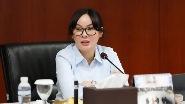 Wakil Wali Kota Batam Li Claudia Chandra saat memimpin rapat koordinasi pembangunan di Kantor BP Batam.
