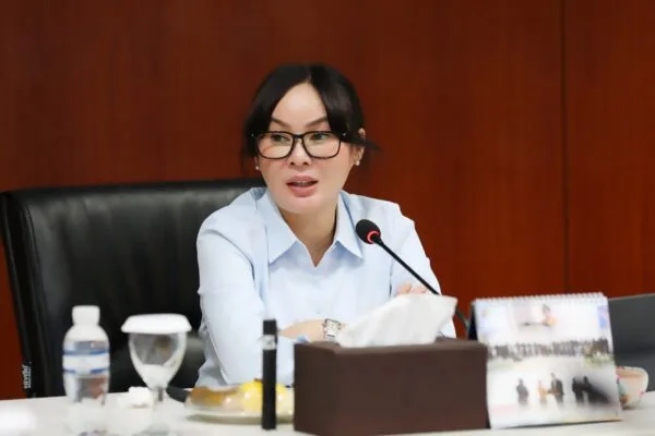 Wakil Wali Kota Batam Li Claudia Chandra saat memimpin rapat koordinasi pembangunan di Kantor BP Batam.