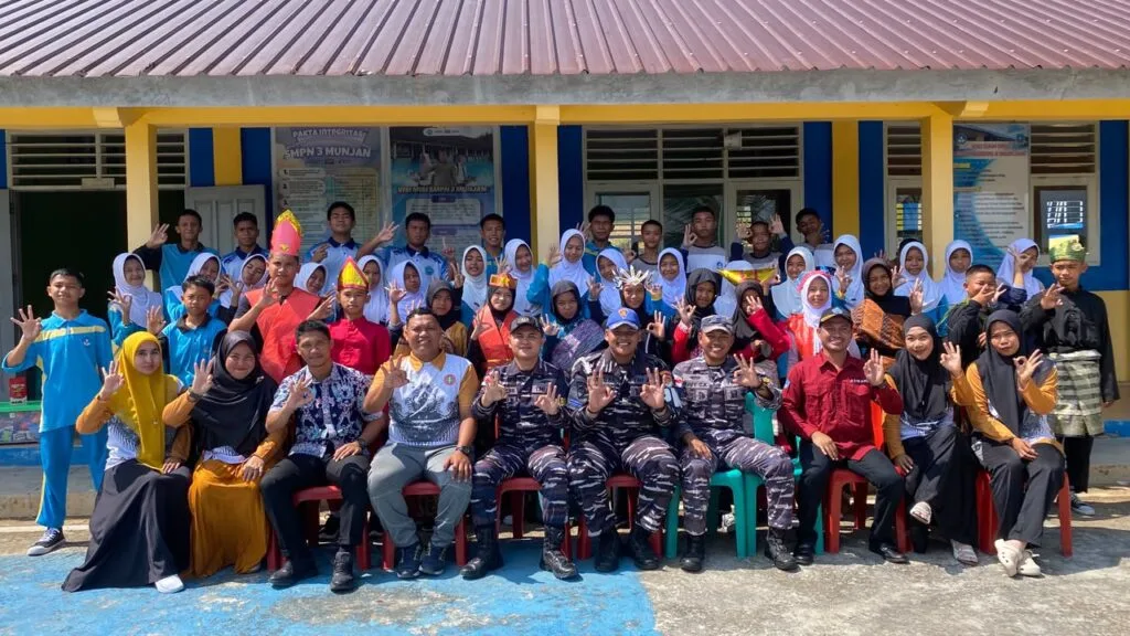 Gandeng SMPN 3 Munjan Anambas, TNI AL Gelar Penyuluhan Anti Narkoba Sejak Dini