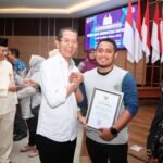 Wali Kota Batam Amsakar Achmad saat menyaksikan penandatanganan PKS dengan PT Bank Sumut.