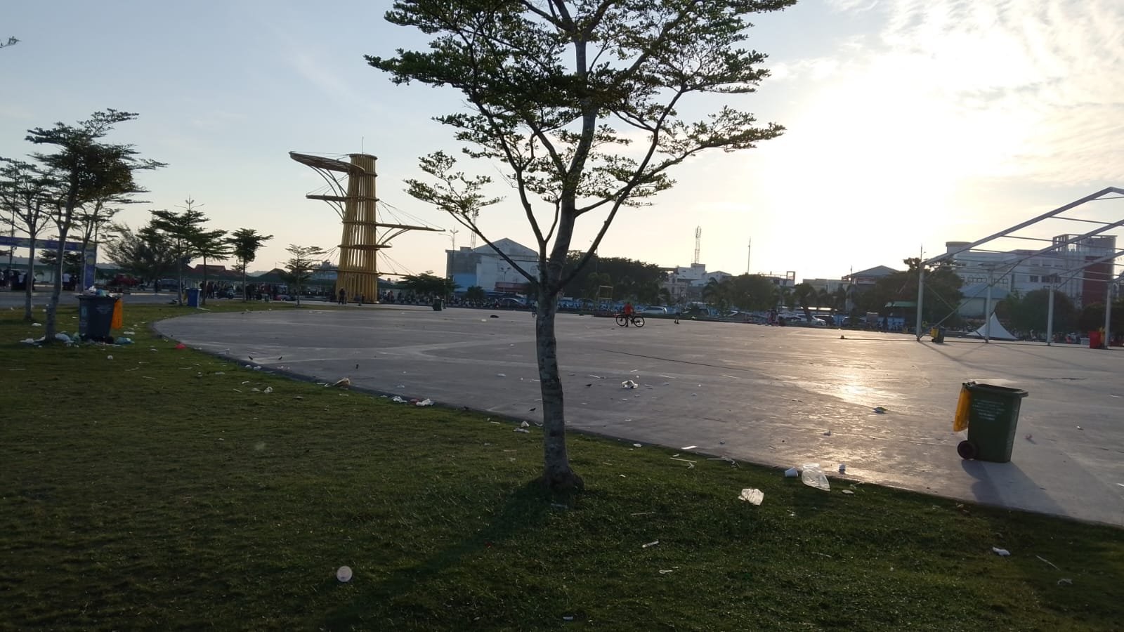Ikon Wisata Jadi Tempat Sampah