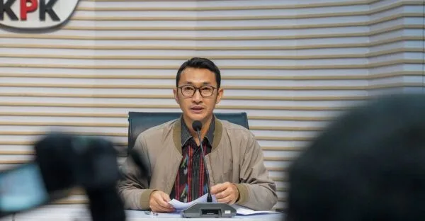 Juru Bicara KPK Budi Prasetyo memberikan keterangan pers mengenai tata cara pengendalian gratifikasi.