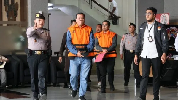 Foto Juru Bicara KPK Budi Prasetyo saat menggelar rilis resmi penahanan tersangka suap jabatan Pemkab Kuansing di Gedung Merah Putih KPK.