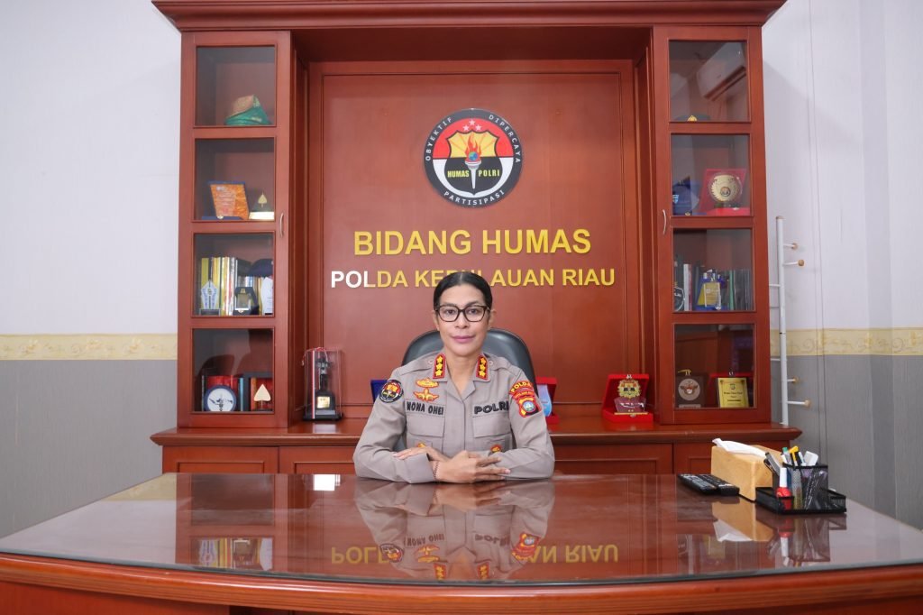 Kabid Humas Polda Kepri Kombes Pol. Dr. Nona Pricillia Ohei, S.I.K., S.H., M.H.,