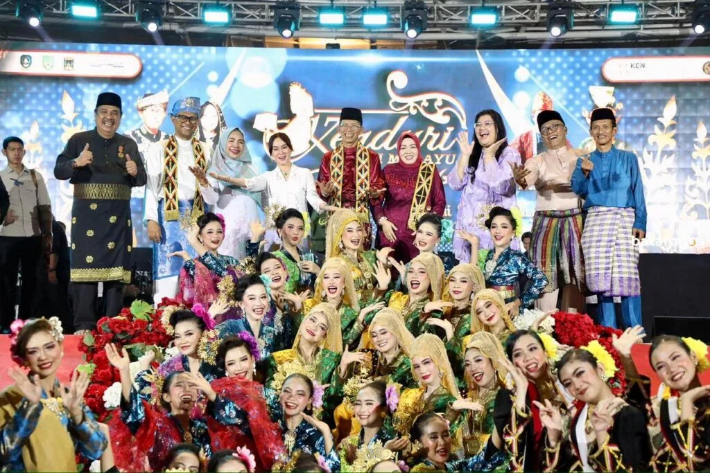 Buka Kenduri Seni Melayu 2026, Wali Kota Amsakar Pukau Hadirin Lewat Puisi “Uwak” dan Janjikan Gedung Budaya Batam