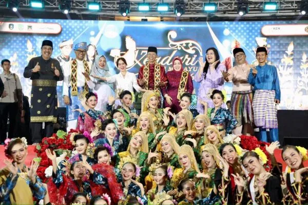 Buka Kenduri Seni Melayu 2026, Wali Kota Amsakar Pukau Hadirin Lewat Puisi “Uwak” dan Janjikan Gedung Budaya Batam