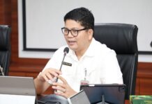 Disinformasi Anggaran Sopir Pemko Batam Rp42,7 Miliar, Rudi Panjaitan: Itu Akumulasi Belanja Jasa 1.109 Tenaga Pelayanan Publik Kepala Diskominfo Kota Batam Rudi Panjaitan memberikan keterangan pers klarifikasi pelurusan disinformasi anggaran belanja jasa pengemudi pelayanan publik.