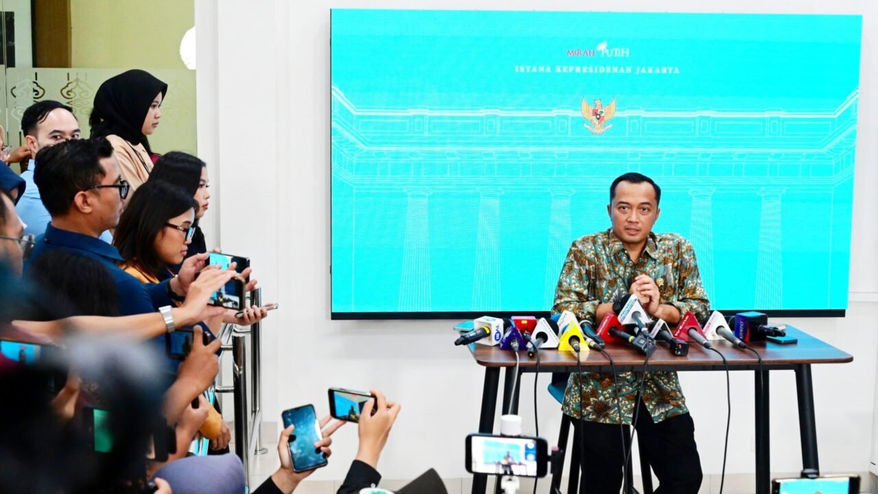 Menteri Sekretaris Negara Prasetyo Hadi memberikan keterangan pers di Kompleks Istana Kepresidenan Jakarta.