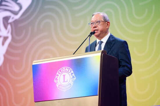 Ketua HKTB Dr Peter Lam Ketua HKTB Dr Peter Lam saat memberikan sambutan di panggung utama opening ceremony 108th Lions International Convention di AsiaWorld-Expo Hong Kong.