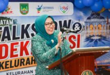 Tekan Kasus Tuberkulosis, TP-PKK Batam Dorong Deteksi Dini Hingga Tingkat RT RW Ketua TP-PKK Kota Batam Erlita Amsakar saat memberikan arahan pada deklarasi Kelurahan Siaga TB di Bengkong.