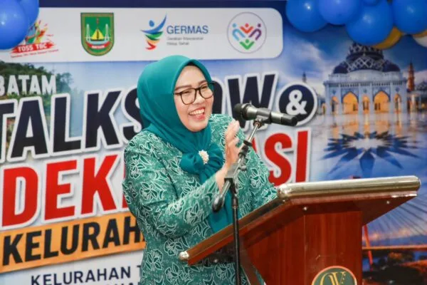 Ketua TP-PKK Kota Batam Erlita Amsakar saat memberikan arahan pada deklarasi Kelurahan Siaga TB di Bengkong.