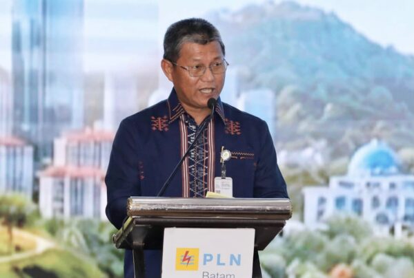 Sekda Batam Firmansyah saat memberikan sambutan dalam acara penandatanganan PJBTL PLTGU Batam 3 dan 4.