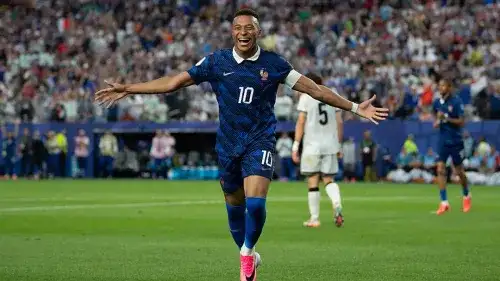 Selebrasi bintang Prancis Kylian Mbappe setelah mencetak gol Selebrasi bintang Prancis Kylian Mbappe setelah mencetak gol dan memecahkan rekor di babak 32 besar Piala Dunia 2026.