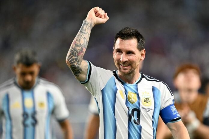 Striker dan kapten timnas Argentina Lionel Messi Striker dan kapten timnas Argentina Lionel Messi melakukan selebrasi ikonik setelah mencetak gol di babak 32 besar Piala Dunia 2026.