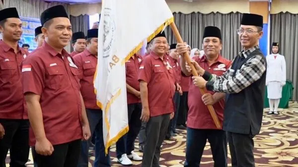 Wali Kota Batam Amsakar Achmad saat memberikan kata sambutan dalam pengukuhan pengurus KBKK Batam di Hotel Golden View.