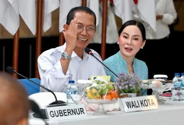 Wali Kota Batam Amsakar Achmad saat memaparkan pandangan dalam kunjungan Pansus DPR RI dan DPD RI.