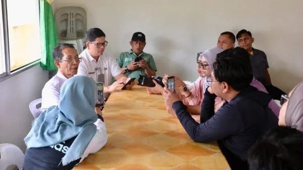 Wali Kota Batam Amsakar Achmad memberikan klarifikasi terkait peran RT dan RW dalam pemutakhiran data pajak