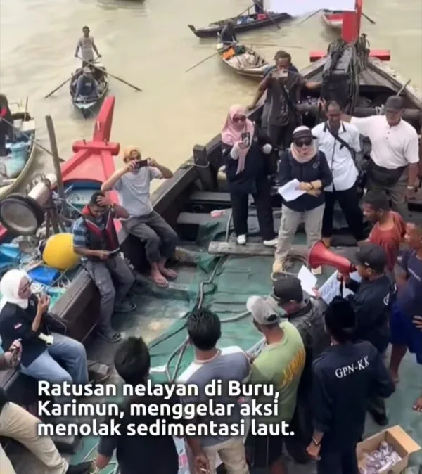 Suasana aksi damai nelayan pesisir Pulau Buru Karimun menyuarakan aspirasi penolakan tambang laut