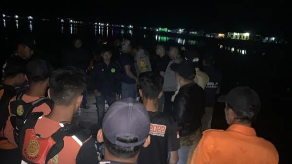Tim gabungan TNI-Polri dan Basarnas melakukan penyisiran pencarian di perairan Genting Pulur, Jemaja Timur.