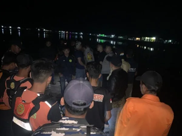 Tim gabungan TNI-Polri dan Basarnas melakukan penyisiran pencarian di perairan Genting Pulur, Jemaja Timur.