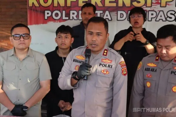 Tersangka MZ, WNA Singapura, saat dihadirkan dalam konferensi pers di Polresta Denpasar terkait kasus pembunuhan kekasihnya.