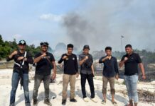 Polres Kampar Ringkus Dua Pelaku Tambang Emas Ilegal di Gunung Sahilan Tim Satreskrim Polres Kampar melakukan pemusnahan rakit tambang ilegal di Desa Suka Makmur, Kampar.