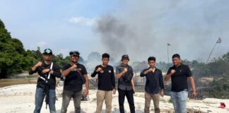 Polres Kampar Ringkus Dua Pelaku Tambang Emas Ilegal di Gunung Sahilan Tim Satreskrim Polres Kampar melakukan pemusnahan rakit tambang ilegal di Desa Suka Makmur, Kampar.