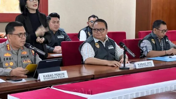 Konferensi pers penetapan tersangka kasus korupsi proyek pabrik gula oleh Polri.