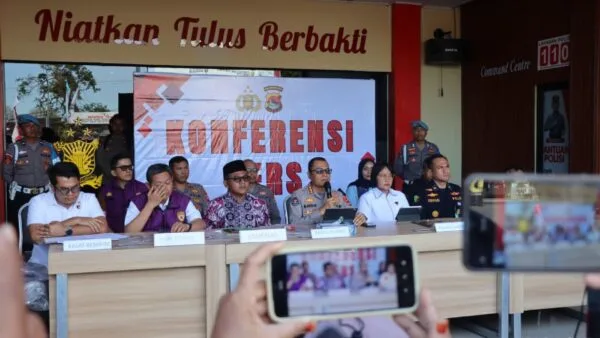 Konferensi pers penetapan tersangka kasus kebakaran santri di Polres Lombok Tengah.