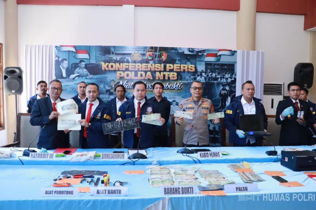 Tarif Rp750 Ribu hingga Rp1 Juta, Sindikat Pemalsu STNK Lintas Kendaraan Dibekuk Polisi