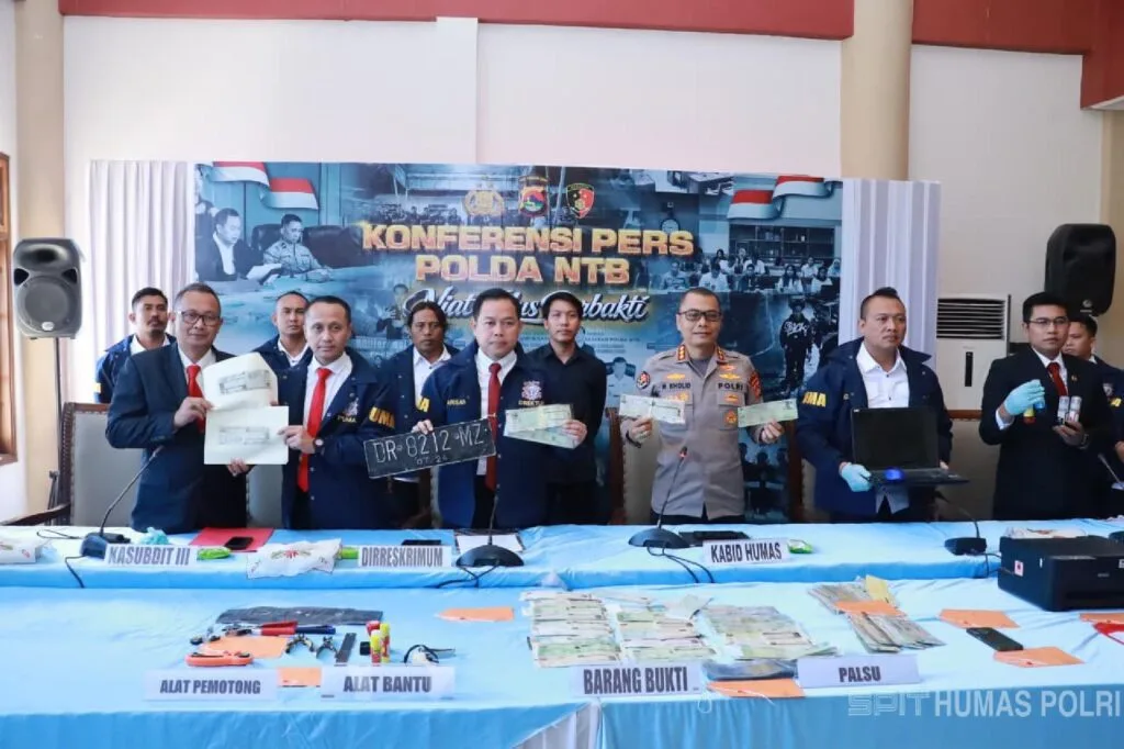 Tarif Rp750 Ribu hingga Rp1 Juta, Sindikat Pemalsu STNK Lintas Kendaraan Dibekuk Polisi
