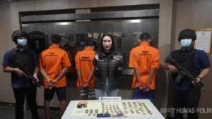 Barang bukti narkotika jenis sabu, ganja, dan tembakau sintetis hasil pengungkapan Polda Metro Jaya.