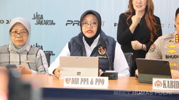 Direktur Reserse PPA & PPO Polda Metro Jaya Kombes Pol Rita Wulandari Wibowo saat memberikan keterangan pers terkait penangkapan tersangka kekerasan seksual anak di bawah umur.