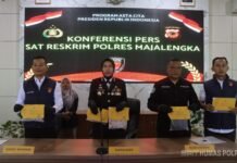 Tepergok Basah oleh Keluarga, Predator Anak di Majalengka Diringkus Polisi Usai Buron Kurang dari 24 Jam Kapolres Majalengka AKBP Rita Suwadi didampingi Kasat Reskrim saat memimpin konferensi pers pengungkapan kasus kekerasan seksual anak di bawah umur.
