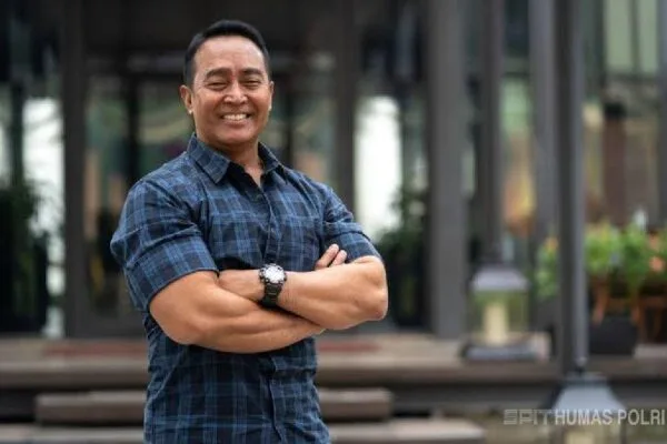 Jenderal TNI (Purn.) Andika Perkasa memberikan keterangan pers mengenai peningkatan kepuasan masyarakat terhadap institusi Polri berdasarkan survei Litbang Kompas.