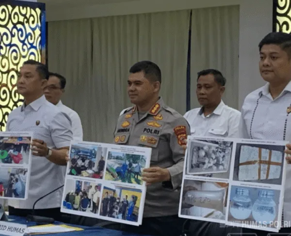 Barang bukti ribuan benih bening lobster (BBL) dalam kemasan balon plastik yang disita Ditreskrimsus Polda Jabar dari sindikat Pangandaran.