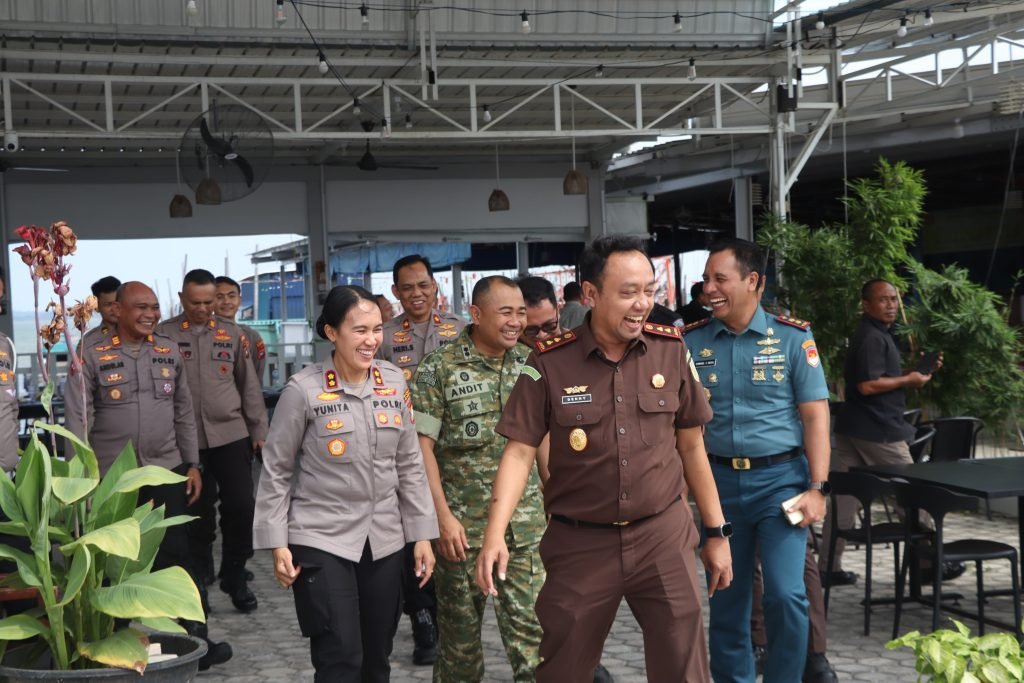 Jajaran Forkopimda Kabupaten Karimun berkumpul bersama dalam agenda penguatan sinergitas di Meral.