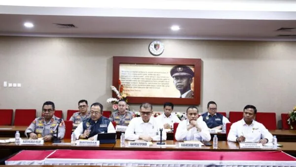 Kabareskrim Polri Komjen Pol Syahardiantono bersama jajaran Kortastipidkor saat menggelar konferensi pers pengumuman penyidikan korupsi batu bara PLTU di Gedung Awaloedin Djamin.