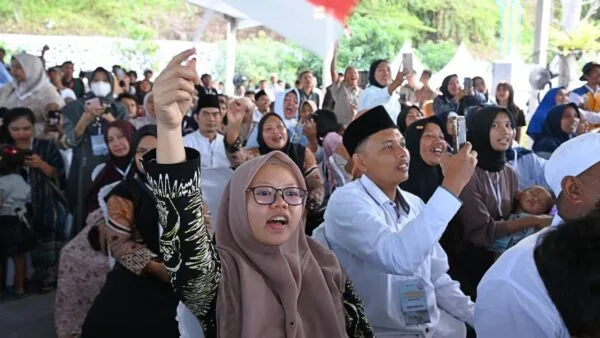 Presiden Prabowo Subianto saat meresmikan Bendungan Meninting di Kabupaten Lombok Barat, NTB.