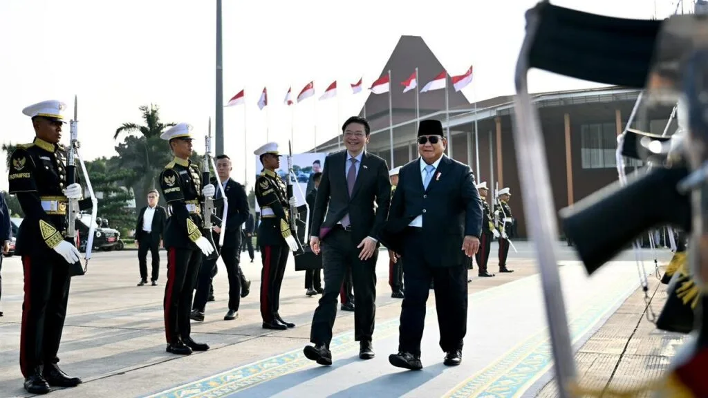 Hangat hingga Perpisahan, Presiden Prabowo Antar Langsung Keberangkatan PM Lawrence Wong di Halim Perdanakusuma