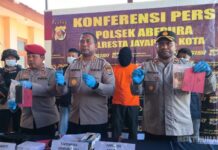 Polresta Jayapura Gagalkan Transaksi Puluhan Amunisi Ilegal Barang bukti puluhan butir amunisi ilegal hasil sitaan Polresta Jayapura Kota.
