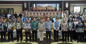 Deputi Korsup KPK Ely Kusumastuti menyampaikan materi rakor pencegahan korupsi di Palangkaraya.
