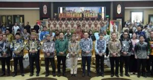 Deputi Korsup KPK Ely Kusumastuti menyampaikan materi rakor pencegahan korupsi di Palangkaraya.