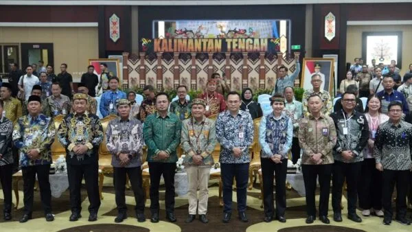 Deputi Korsup KPK Ely Kusumastuti menyampaikan materi rakor pencegahan korupsi di Palangkaraya.