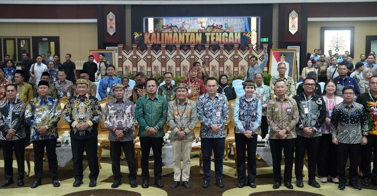 Deputi Korsup KPK Ely Kusumastuti menyampaikan materi rakor pencegahan korupsi di Palangkaraya.
