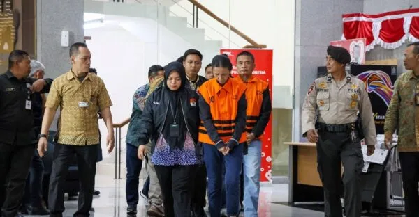 Gedung Merah Putih Komisi Pemberantasan Korupsi KPK Jakarta terkait penahanan tiga tersangka korupsi digitalisasi SPBU Pertamina