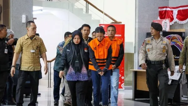 Gedung Merah Putih Komisi Pemberantasan Korupsi KPK Jakarta terkait penahanan tiga tersangka korupsi digitalisasi SPBU Pertamina