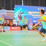 Kapolri Jenderal Listyo Sigit Prabowo dan Menteri ESDM Bahlil Lahadalia saat laga persahabatan penutupan Kapolri Cup 2026