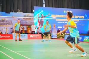 Kapolri Jenderal Listyo Sigit Prabowo dan Menteri ESDM Bahlil Lahadalia saat laga persahabatan penutupan Kapolri Cup 2026